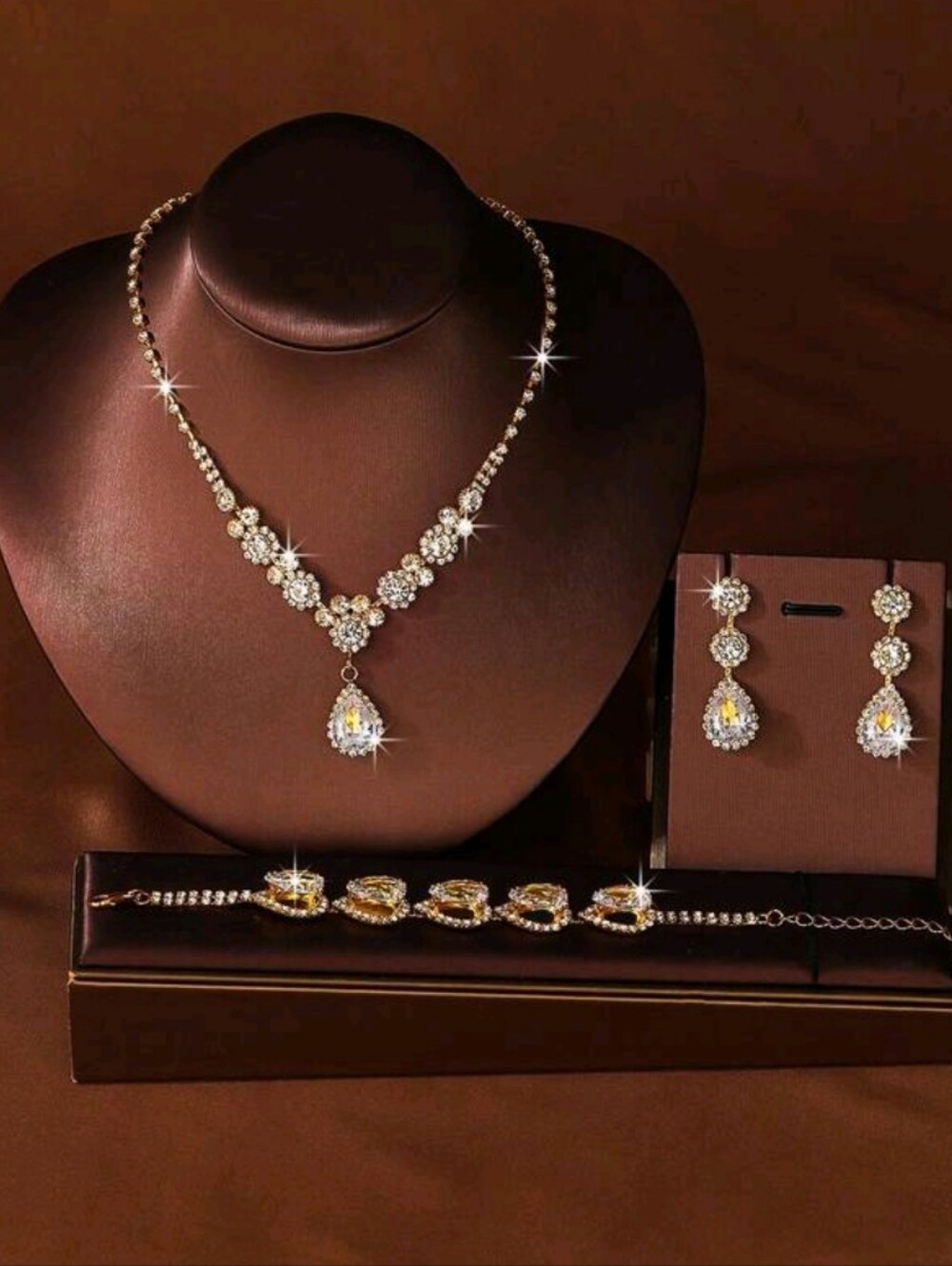 BRAND NEW ** 3 PC Classic Gold and Champaign Crystal Teardrop Set